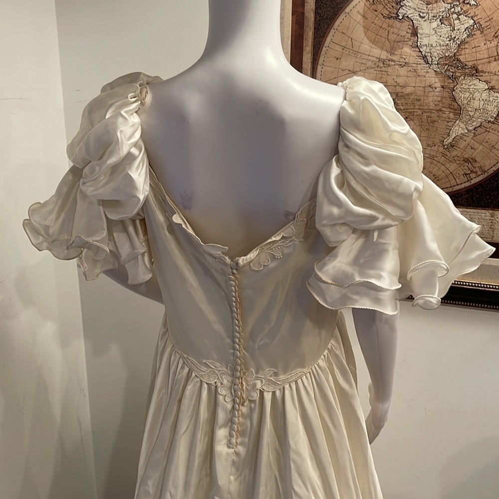 VINTAGE LONG WEDDING DRESS CREAM SIZE 18 $125 firm - Picture 14 of 16